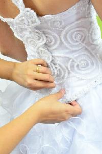 Bílé svatební šaty